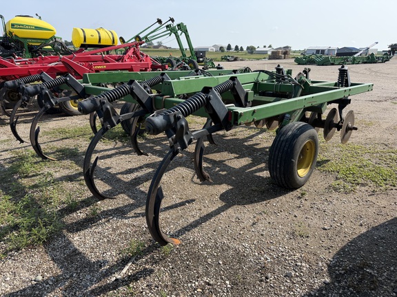 1990 John Deere 714 Chisel Plow
