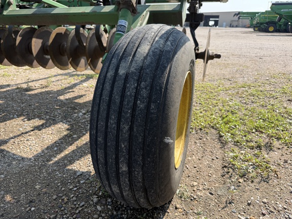 1990 John Deere 714 Chisel Plow