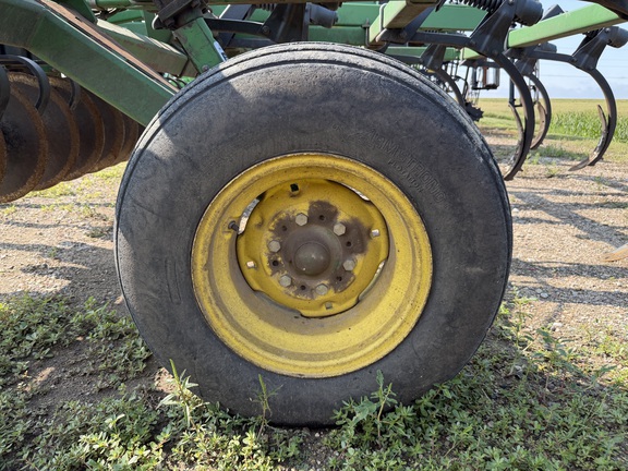 1990 John Deere 714 Chisel Plow