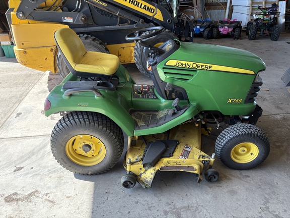 2011 John Deere X744 Garden Tractor