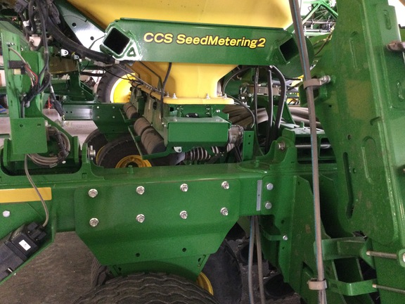 2022 John Deere N540C Air Seeder