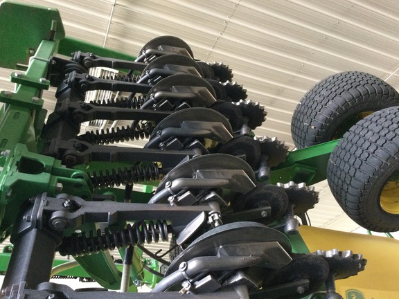 2022 John Deere N540C Air Seeder