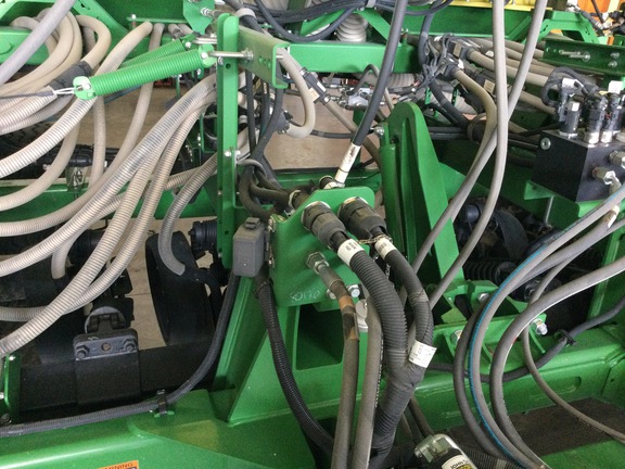2022 John Deere N540C Air Seeder