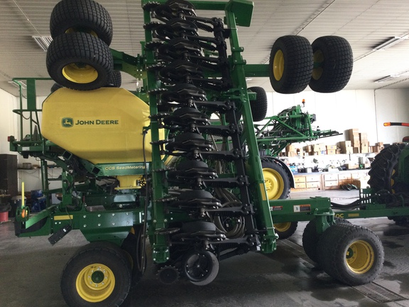 2022 John Deere N540C Air Seeder