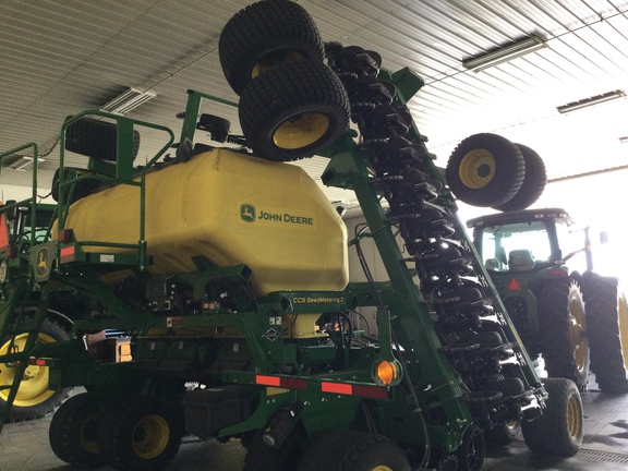 2022 John Deere N540C Air Seeder