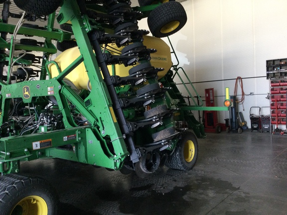 2022 John Deere N540C Air Seeder