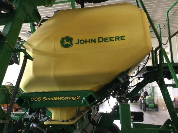 2022 John Deere N540C Air Seeder