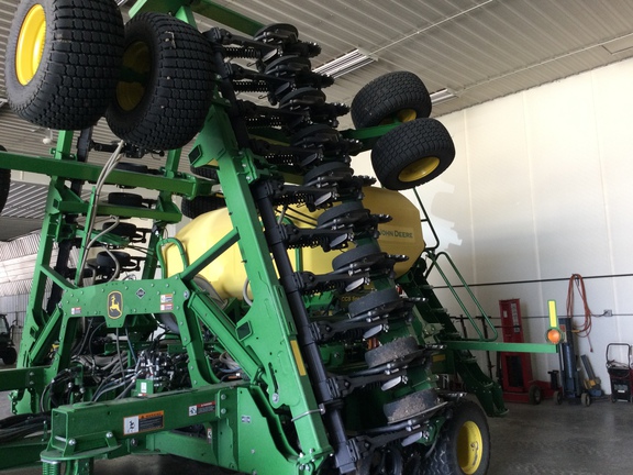 2022 John Deere N540C Air Seeder
