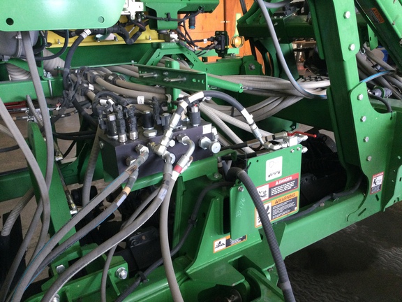 2022 John Deere N540C Air Seeder
