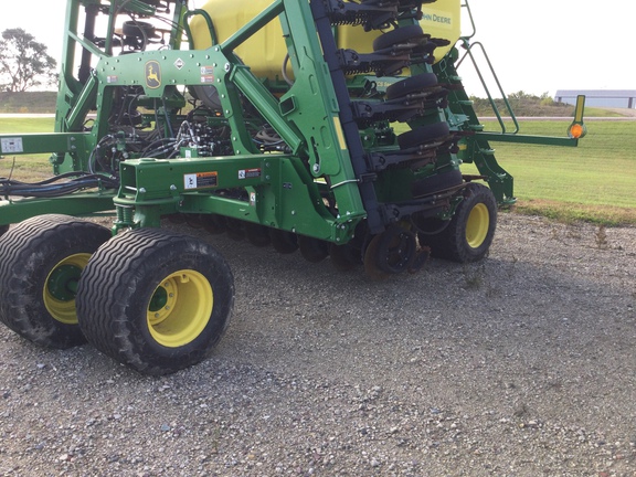 2022 John Deere N540C Air Seeder