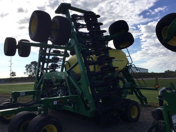 2022 John Deere N540C Air Seeder