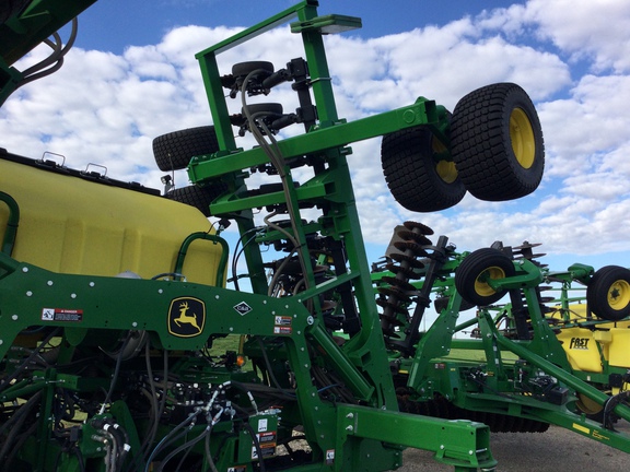 2022 John Deere N540C Air Seeder