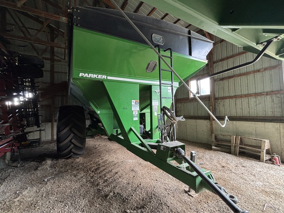 2019 Parker 1142 Grain Cart