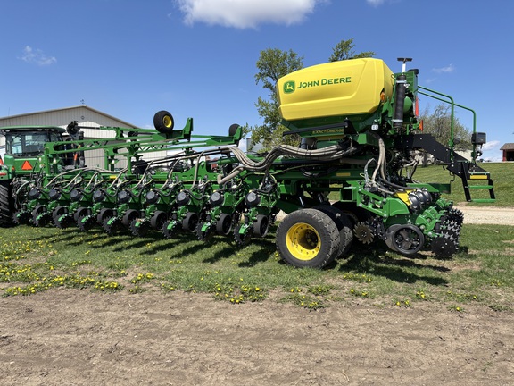 2024 John Deere DB60 Planter