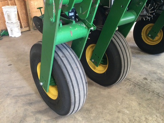 2012 John Deere 1770NT CCS Planter