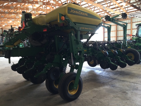 2012 John Deere 1770NT CCS Planter
