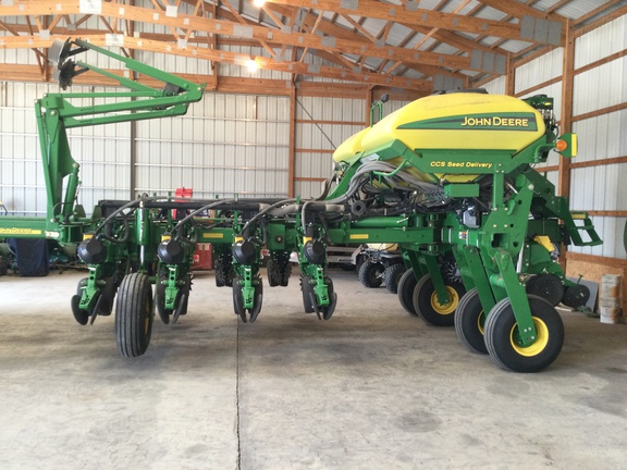2012 John Deere 1770NT CCS Planter