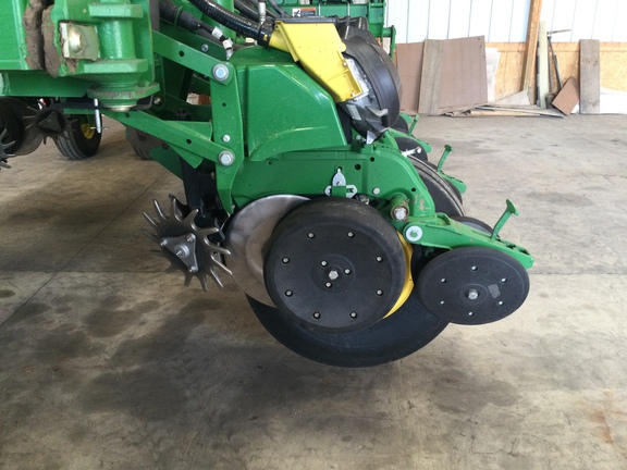 2012 John Deere 1770NT CCS Planter