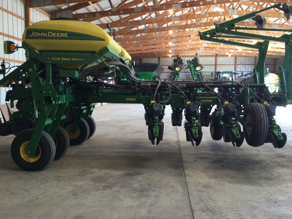 2012 John Deere 1770NT CCS Planter