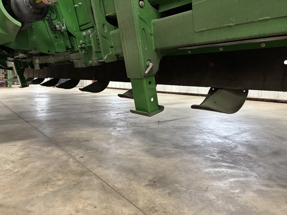 2022 John Deere C12R Header Corn Head