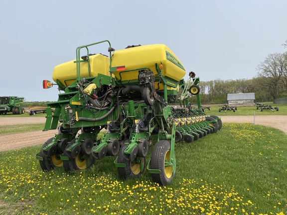 2006 John Deere 1770NT CCS Planter