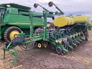 2011 John Deere 1770NT CCS Planter