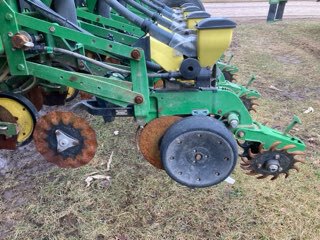 2011 John Deere 1770NT CCS Planter