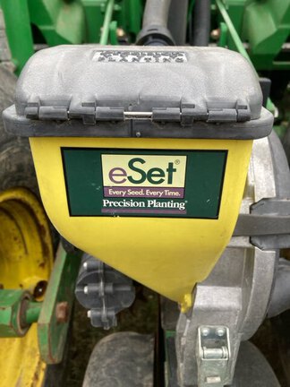 2011 John Deere 1770NT CCS Planter