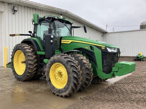 2022 John Deere 8R 370 Tractor