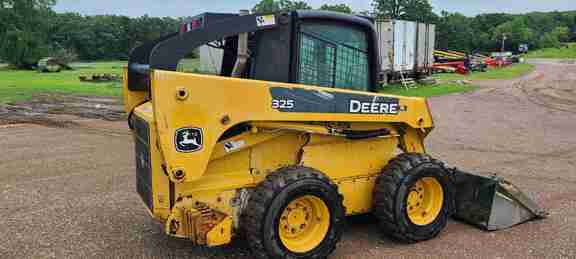 2006 John Deere 325 Skid Steer Loader