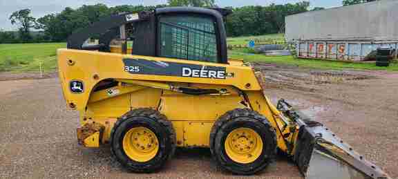 2006 John Deere 325 Skid Steer Loader