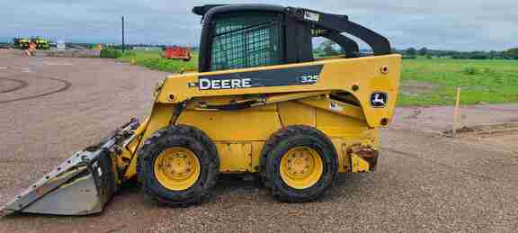 2006 John Deere 325 Skid Steer Loader