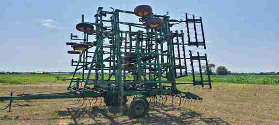 1998 John Deere 985 Field Cultivator