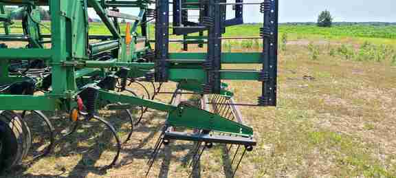 1998 John Deere 985 Field Cultivator