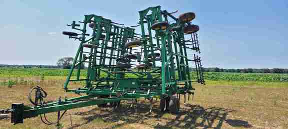 1998 John Deere 985 Field Cultivator