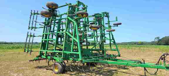 1998 John Deere 985 Field Cultivator