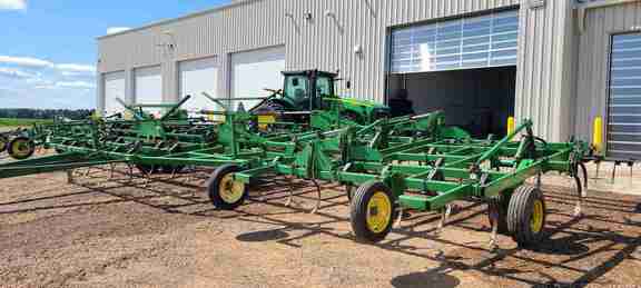 1998 John Deere 985 Field Cultivator