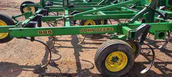 1998 John Deere 985 Field Cultivator