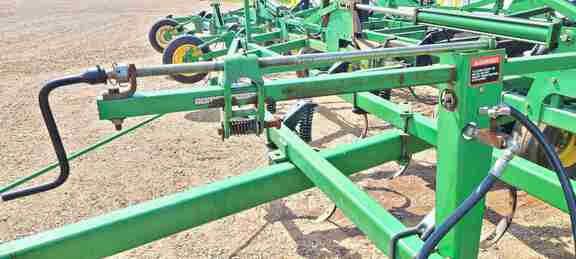 1998 John Deere 985 Field Cultivator