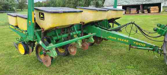 1989 John Deere 7200 Planter