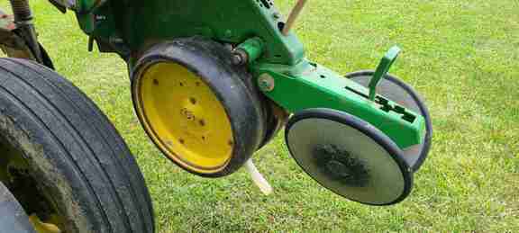 1989 John Deere 7200 Planter