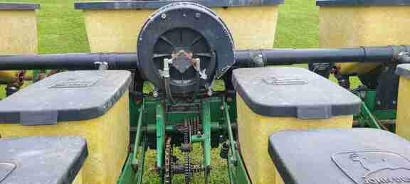 1989 John Deere 7200 Planter