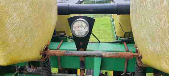 1989 John Deere 7200 Planter