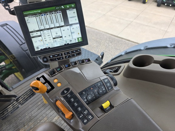 2017 John Deere 8400R Tractor