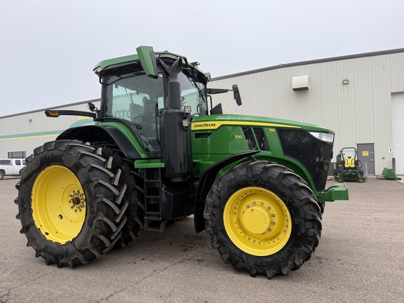 2021 John Deere 7R 230 Tractor