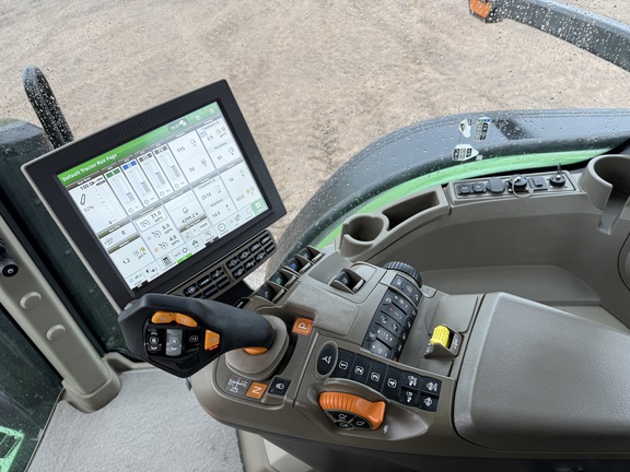 2021 John Deere 7R 230 Tractor