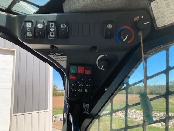 2019 John Deere 320G Skid Steer Loader