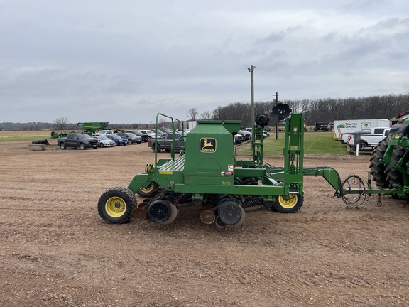 1999 John Deere 1560 Drill