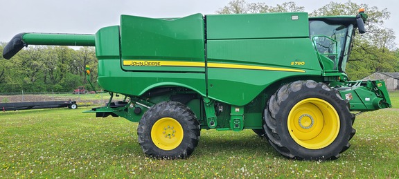 2020 John Deere S790 Combine