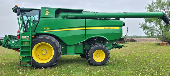 2020 John Deere S790 Combine